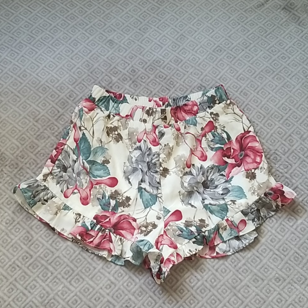 ILLA ILLA Romantic Floral Ruffle Shorts
